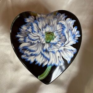 Tiffany & Co
Heart-shaped Porcelain Mary
Delaney Pottery From Japan